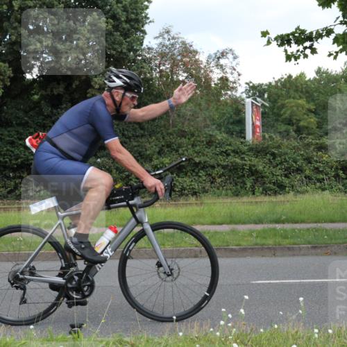 10.08.2025 - GEWOBA Citytriathlon Bremen Yannick Fuchs http://msf.ph/oto/8568100 10.08.2025 12:52:16 Radfahren 599, 603, 701, 708, 738, 834, 858, 891, 905, 973, 977, 1017, 1037 meine-sportfotos.de