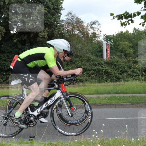 10.08.2025 - GEWOBA Citytriathlon Bremen Yannick Fuchs http://msf.ph/oto/8568104 10.08.2025 12:52:25 Radfahren 599, 603, 639, 701, 834, 858, 891, 905, 1037 meine-sportfotos.de