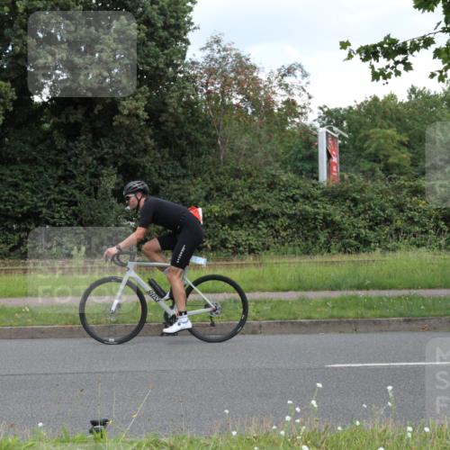 10.08.2025 - GEWOBA Citytriathlon Bremen Yannick Fuchs http://msf.ph/oto/8568105 10.08.2025 12:52:27 Radfahren 599, 603, 639, 701, 834, 858, 891, 1037 meine-sportfotos.de