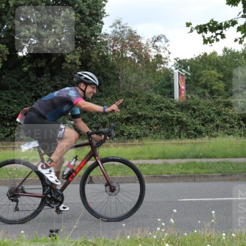 10.08.2025 - GEWOBA Citytriathlon Bremen Yannick Fuchs http://msf.ph/oto/8568106 10.08.2025 12:52:28 Radfahren 579, 599, 603, 639, 701, 834, 858, 891, 1037 meine-sportfotos.de