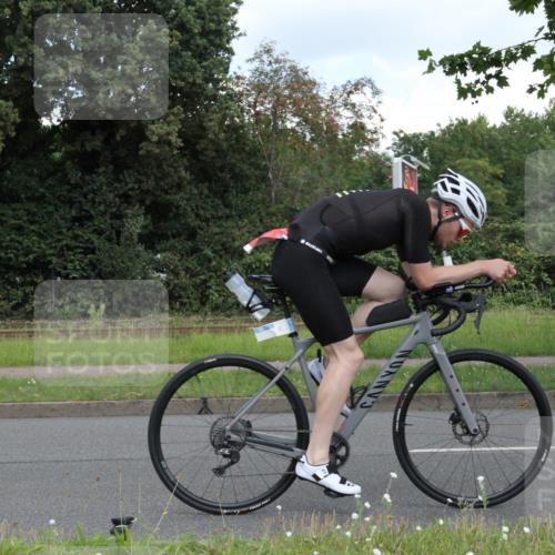 10.08.2025 - GEWOBA Citytriathlon Bremen Yannick Fuchs http://msf.ph/oto/8568115 10.08.2025 12:52:42 Radfahren 565, 579, 635, 639, 642, 686, 763, 915, 919, 956 meine-sportfotos.de
