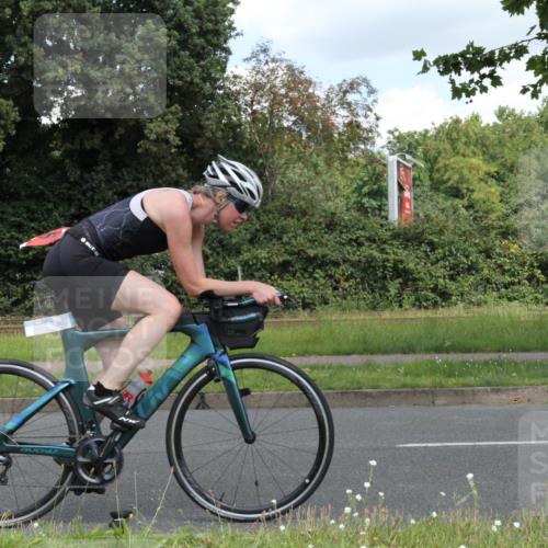 10.08.2025 - GEWOBA Citytriathlon Bremen Yannick Fuchs http://msf.ph/oto/8568142 10.08.2025 12:53:30 Radfahren 570, 631, 759, 872, 902, 933, 966, 1035 meine-sportfotos.de