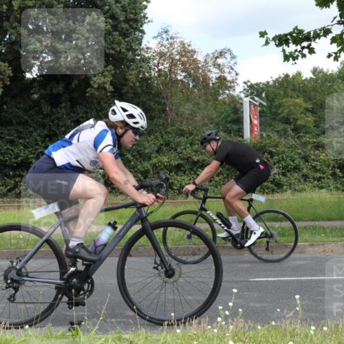 10.08.2025 - GEWOBA Citytriathlon Bremen Yannick Fuchs http://msf.ph/oto/8568149 10.08.2025 12:53:37 Radfahren 631, 739, 759, 902, 933, 966, 1035 meine-sportfotos.de