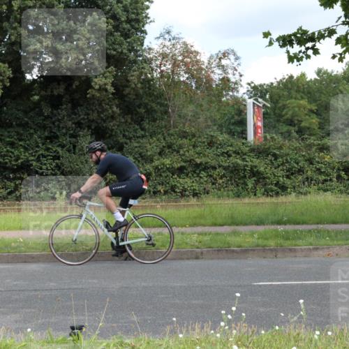 10.08.2025 - GEWOBA Citytriathlon Bremen Yannick Fuchs http://msf.ph/oto/8568154 10.08.2025 12:53:45 Radfahren 631, 739, 933, 1035 meine-sportfotos.de