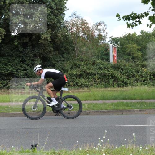 10.08.2025 - GEWOBA Citytriathlon Bremen Yannick Fuchs http://msf.ph/oto/8568158 10.08.2025 12:53:51 Radfahren 739 meine-sportfotos.de