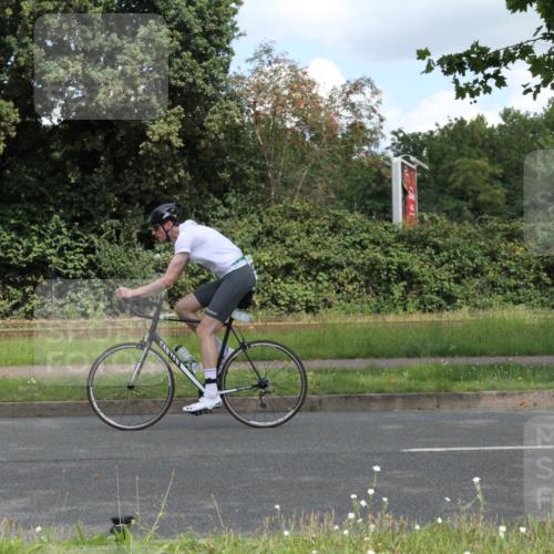 10.08.2025 - GEWOBA Citytriathlon Bremen Yannick Fuchs http://msf.ph/oto/8568161 10.08.2025 12:54:00 Radfahren 739, 742, 750, 797, 1006, 1032, 1039 meine-sportfotos.de
