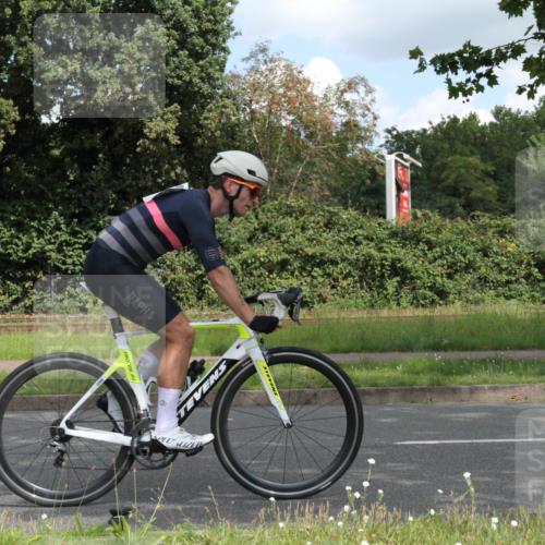 10.08.2025 - GEWOBA Citytriathlon Bremen Yannick Fuchs http://msf.ph/oto/8568164 10.08.2025 12:54:04 Radfahren 742, 750, 797, 1006, 1032, 1039 meine-sportfotos.de