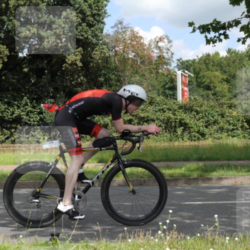 10.08.2025 - GEWOBA Citytriathlon Bremen Yannick Fuchs http://msf.ph/oto/8568175 10.08.2025 12:54:17 Radfahren 582, 618, 707, 740, 742, 750, 797, 1006, 1032, 1039 meine-sportfotos.de