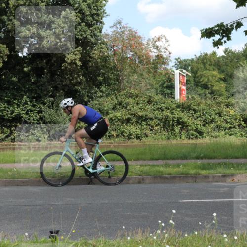10.08.2025 - GEWOBA Citytriathlon Bremen Yannick Fuchs http://msf.ph/oto/8568263 10.08.2025 12:55:22 Radfahren 696, 714, 766, 794, 877, 982, 1015, 1033 meine-sportfotos.de