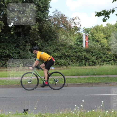 10.08.2025 - GEWOBA Citytriathlon Bremen Yannick Fuchs http://msf.ph/oto/8568265 10.08.2025 12:55:26 Radfahren 696, 804, 843, 877, 982, 1033 meine-sportfotos.de