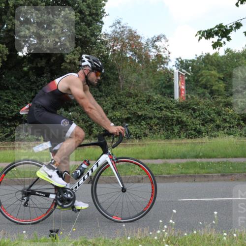 10.08.2025 - GEWOBA Citytriathlon Bremen Yannick Fuchs http://msf.ph/oto/8568298 10.08.2025 12:56:09 Radfahren 589, 662, 764, 765, 784, 883, 896, 1024, 1025 meine-sportfotos.de