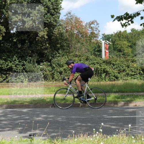 10.08.2025 - GEWOBA Citytriathlon Bremen Yannick Fuchs http://msf.ph/oto/8568349 10.08.2025 12:57:04 Radfahren 559, 672, 723, 730, 755, 758, 830, 879, 913, 940, 969, 1003, 1014 meine-sportfotos.de