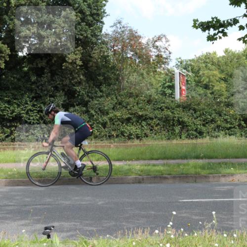 10.08.2025 - GEWOBA Citytriathlon Bremen Yannick Fuchs http://msf.ph/oto/8568471 10.08.2025 12:58:16 Radfahren 619, 726, 813 meine-sportfotos.de