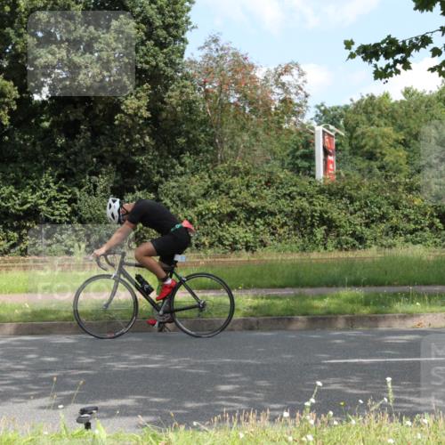 10.08.2025 - GEWOBA Citytriathlon Bremen Yannick Fuchs http://msf.ph/oto/8568473 10.08.2025 12:58:20 Radfahren 619, 726, 813 meine-sportfotos.de