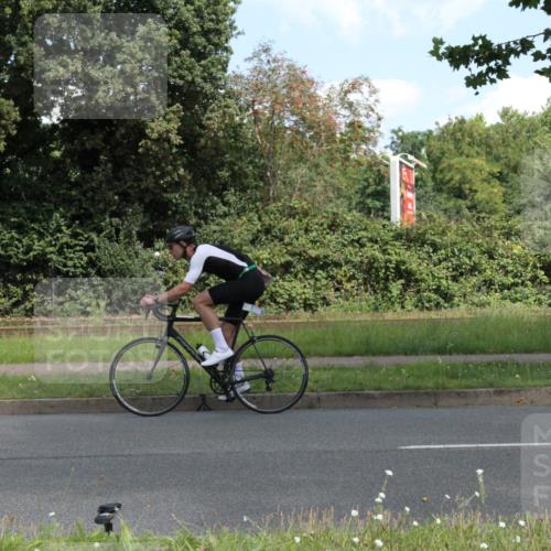 10.08.2025 - GEWOBA Citytriathlon Bremen Yannick Fuchs http://msf.ph/oto/8568476 10.08.2025 12:58:29 Radfahren 609, 619, 726, 795, 870 meine-sportfotos.de