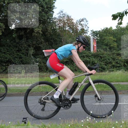 10.08.2025 - GEWOBA Citytriathlon Bremen Yannick Fuchs http://msf.ph/oto/8568528 10.08.2025 12:59:48 Radfahren 595, 614, 623, 628, 644, 698, 835, 850, 889, 907, 934, 949, 1002 meine-sportfotos.de