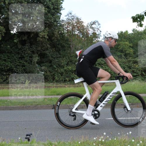 10.08.2025 - GEWOBA Citytriathlon Bremen Yannick Fuchs http://msf.ph/oto/8568533 10.08.2025 12:59:53 Radfahren 595, 614, 623, 628, 644, 698, 835, 850, 871, 889, 907, 934, 949, 1002, 1022, 1030 meine-sportfotos.de