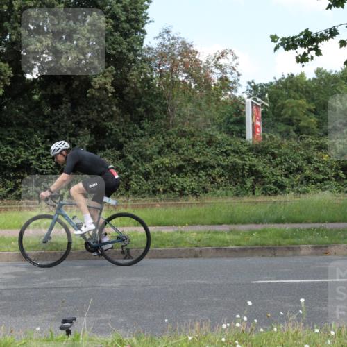 10.08.2025 - GEWOBA Citytriathlon Bremen Yannick Fuchs http://msf.ph/oto/8568558 10.08.2025 13:00:39 Radfahren 581, 613, 785, 1023 meine-sportfotos.de