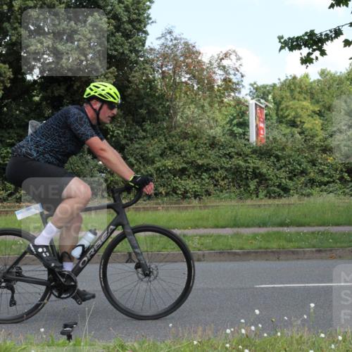 10.08.2025 - GEWOBA Citytriathlon Bremen Yannick Fuchs http://msf.ph/oto/8568567 10.08.2025 13:00:49 Radfahren 581, 613, 669, 677, 785, 862, 1023 meine-sportfotos.de