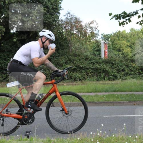 10.08.2025 - GEWOBA Citytriathlon Bremen Yannick Fuchs http://msf.ph/oto/8568574 10.08.2025 13:00:58 Radfahren 646, 669, 677, 684, 713, 837, 862, 944, 1023 meine-sportfotos.de