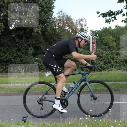 10.08.2025 - GEWOBA Citytriathlon Bremen Yannick Fuchs http://msf.ph/oto/8568589 10.08.2025 13:01:30 Radfahren 608, 663, 716, 754, 800, 816, 829, 851 meine-sportfotos.de