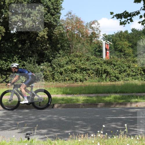 10.08.2025 - GEWOBA Citytriathlon Bremen Yannick Fuchs http://msf.ph/oto/8568601 10.08.2025 13:01:41 Radfahren 608, 663, 703, 716, 754, 800, 816, 819, 828, 851, 923, 953 meine-sportfotos.de