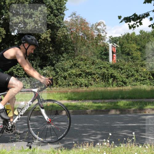 10.08.2025 - GEWOBA Citytriathlon Bremen Yannick Fuchs http://msf.ph/oto/8568695 10.08.2025 13:03:05 Radfahren 651, 668, 693, 898, 945, 1020 meine-sportfotos.de