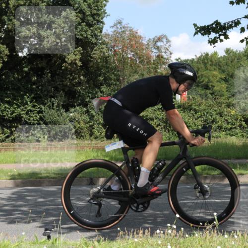 10.08.2025 - GEWOBA Citytriathlon Bremen Yannick Fuchs http://msf.ph/oto/8568757 10.08.2025 13:03:43 Radfahren 676, 753, 812, 823, 908, 925, 1007 meine-sportfotos.de
