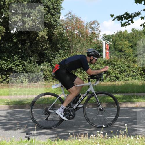 10.08.2025 - GEWOBA Citytriathlon Bremen Yannick Fuchs http://msf.ph/oto/8568791 10.08.2025 13:03:54 Radfahren 574, 576, 605, 676, 685, 753, 812, 823, 908, 965, 1007 meine-sportfotos.de
