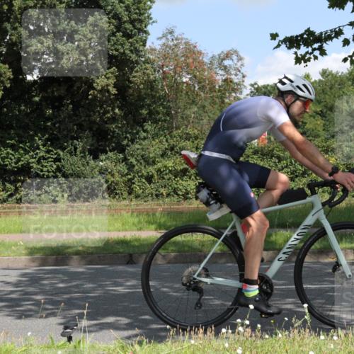 10.08.2025 - GEWOBA Citytriathlon Bremen Yannick Fuchs http://msf.ph/oto/8568883 10.08.2025 13:04:26 Radfahren 583, 640, 674, 675, 751, 769, 799, 808, 875, 939, 960, 1013, 1036 meine-sportfotos.de
