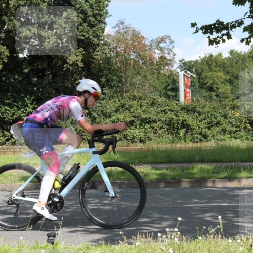 10.08.2025 - GEWOBA Citytriathlon Bremen Yannick Fuchs http://msf.ph/oto/8568927 10.08.2025 13:04:52 Radfahren 590, 629, 745, 909, 929, 930, 951 meine-sportfotos.de