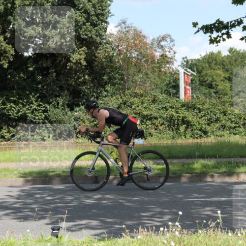 10.08.2025 - GEWOBA Citytriathlon Bremen Yannick Fuchs http://msf.ph/oto/8568937 10.08.2025 13:05:05 Radfahren 590, 629, 645, 745, 884, 916, 928, 929, 951, 958, 1010 meine-sportfotos.de