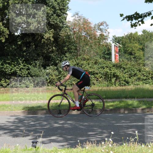 10.08.2025 - GEWOBA Citytriathlon Bremen Yannick Fuchs http://msf.ph/oto/8568947 10.08.2025 13:05:19 Radfahren 587, 622, 641, 659, 884, 916, 928, 943, 958, 1010 meine-sportfotos.de