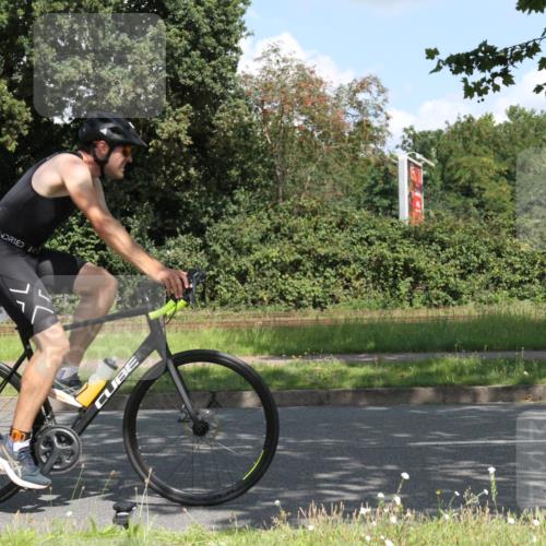 10.08.2025 - GEWOBA Citytriathlon Bremen Yannick Fuchs http://msf.ph/oto/8568978 10.08.2025 13:05:55 Radfahren 573, 616, 630, 767, 793, 857, 948, 981 meine-sportfotos.de