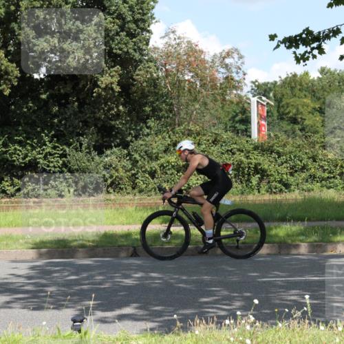 10.08.2025 - GEWOBA Citytriathlon Bremen Yannick Fuchs http://msf.ph/oto/8568988 10.08.2025 13:06:04 Radfahren 573, 630, 682, 741, 767, 793, 857, 918, 948, 962, 981 meine-sportfotos.de