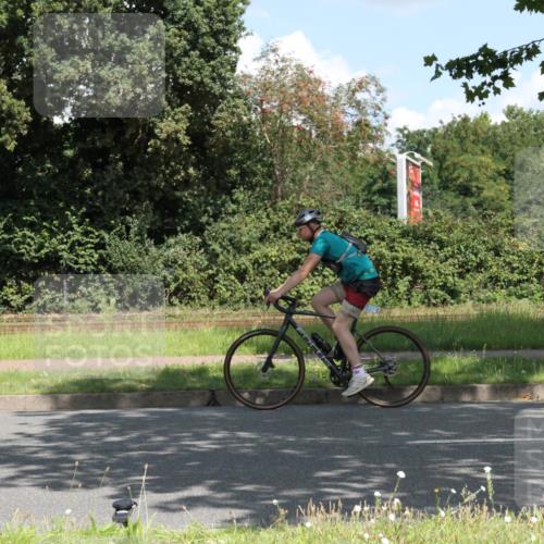 10.08.2025 - GEWOBA Citytriathlon Bremen Yannick Fuchs http://msf.ph/oto/8568989 10.08.2025 13:06:04 Radfahren 573, 630, 682, 741, 767, 793, 857, 918, 948, 962, 981 meine-sportfotos.de