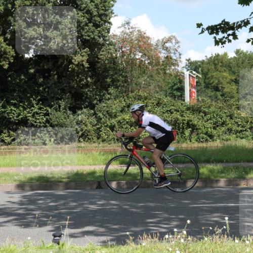 10.08.2025 - GEWOBA Citytriathlon Bremen Yannick Fuchs http://msf.ph/oto/8568997 10.08.2025 13:06:13 Radfahren 682, 741, 918, 948, 962, 1026 meine-sportfotos.de