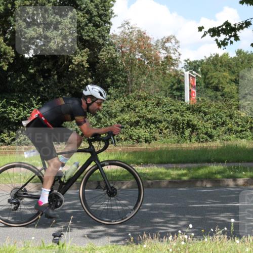 10.08.2025 - GEWOBA Citytriathlon Bremen Yannick Fuchs http://msf.ph/oto/8569116 10.08.2025 13:08:32 Radfahren 551, 552, 692, 702, 768, 824, 836, 855, 859, 968, 980 meine-sportfotos.de