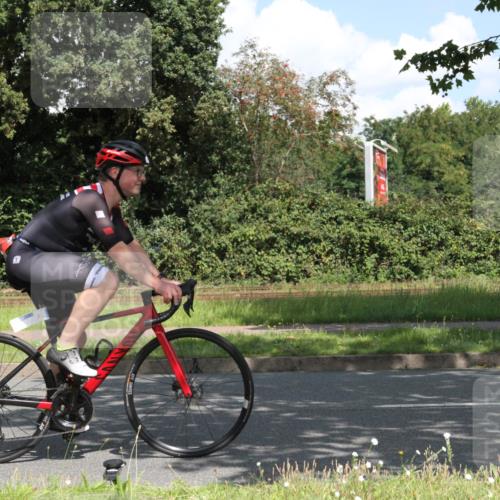 10.08.2025 - GEWOBA Citytriathlon Bremen Yannick Fuchs http://msf.ph/oto/8569119 10.08.2025 13:08:35 Radfahren 551, 552, 692, 702, 768, 824, 836, 855, 859, 968, 980, 1016 meine-sportfotos.de