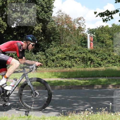 10.08.2025 - GEWOBA Citytriathlon Bremen Yannick Fuchs http://msf.ph/oto/8569120 10.08.2025 13:08:36 Radfahren 551, 552, 692, 702, 768, 824, 836, 855, 859, 968, 980, 1016 meine-sportfotos.de