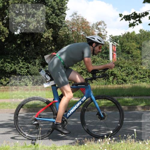 10.08.2025 - GEWOBA Citytriathlon Bremen Yannick Fuchs http://msf.ph/oto/8569137 10.08.2025 13:09:05 Radfahren 735, 822, 973 meine-sportfotos.de