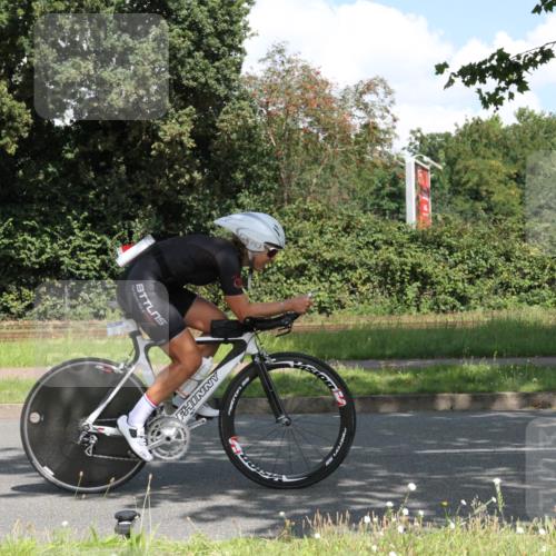 10.08.2025 - GEWOBA Citytriathlon Bremen Yannick Fuchs http://msf.ph/oto/8569138 10.08.2025 13:09:12 Radfahren 735, 822, 973, 977, 1006 meine-sportfotos.de