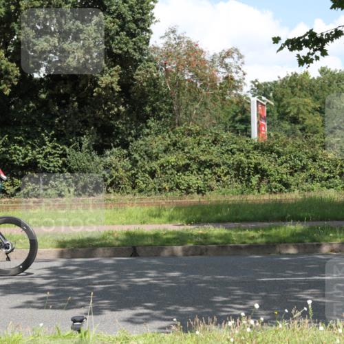 10.08.2025 - GEWOBA Citytriathlon Bremen Yannick Fuchs http://msf.ph/oto/8569148 10.08.2025 13:09:21 Radfahren 735, 973, 977, 1006 meine-sportfotos.de