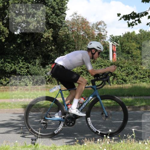 10.08.2025 - GEWOBA Citytriathlon Bremen Yannick Fuchs http://msf.ph/oto/8569159 10.08.2025 13:10:07 Radfahren 642, 763, 776, 919, 922, 947, 1037 meine-sportfotos.de