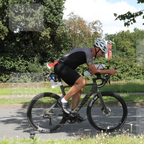 10.08.2025 - GEWOBA Citytriathlon Bremen Yannick Fuchs http://msf.ph/oto/8569168 10.08.2025 13:10:37 Radfahren 722, 752, 833, 834, 872, 891, 935, 956, 1031 meine-sportfotos.de