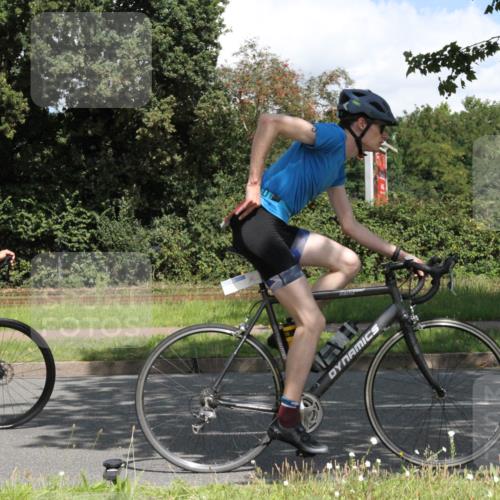 10.08.2025 - GEWOBA Citytriathlon Bremen Yannick Fuchs http://msf.ph/oto/8569175 10.08.2025 13:11:16 Radfahren 593, 664, 686, 688, 708, 738, 759 meine-sportfotos.de