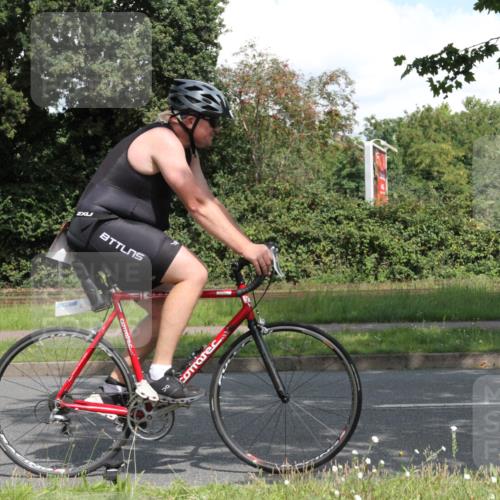 10.08.2025 - GEWOBA Citytriathlon Bremen Yannick Fuchs http://msf.ph/oto/8569192 10.08.2025 13:11:30 Radfahren 604, 664, 667, 686, 688, 708, 894, 915, 937 meine-sportfotos.de