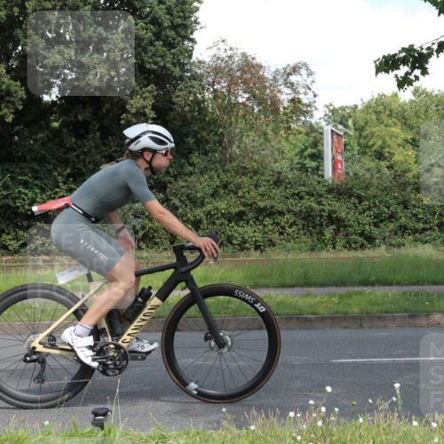 10.08.2025 - GEWOBA Citytriathlon Bremen Yannick Fuchs http://msf.ph/oto/8569205 10.08.2025 13:11:46 Radfahren 604, 635, 667, 750, 894, 933, 937, 966, 1017, 1032 meine-sportfotos.de
