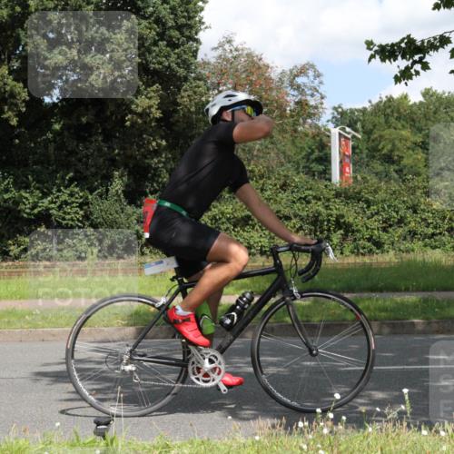 10.08.2025 - GEWOBA Citytriathlon Bremen Yannick Fuchs http://msf.ph/oto/8569337 10.08.2025 13:19:02 Radfahren 671, 709, 726, 899, 975, 1002 meine-sportfotos.de