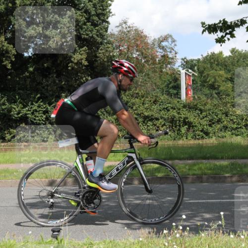 10.08.2025 - GEWOBA Citytriathlon Bremen Yannick Fuchs http://msf.ph/oto/8569338 10.08.2025 13:19:03 Radfahren 671, 709, 726, 899, 975, 1002 meine-sportfotos.de
